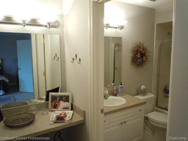 2839 Hastings Court, Unit 69 Rochester, MI 48306 - Photo 17 of 24 Suite #3 With Full Bath & Dressi