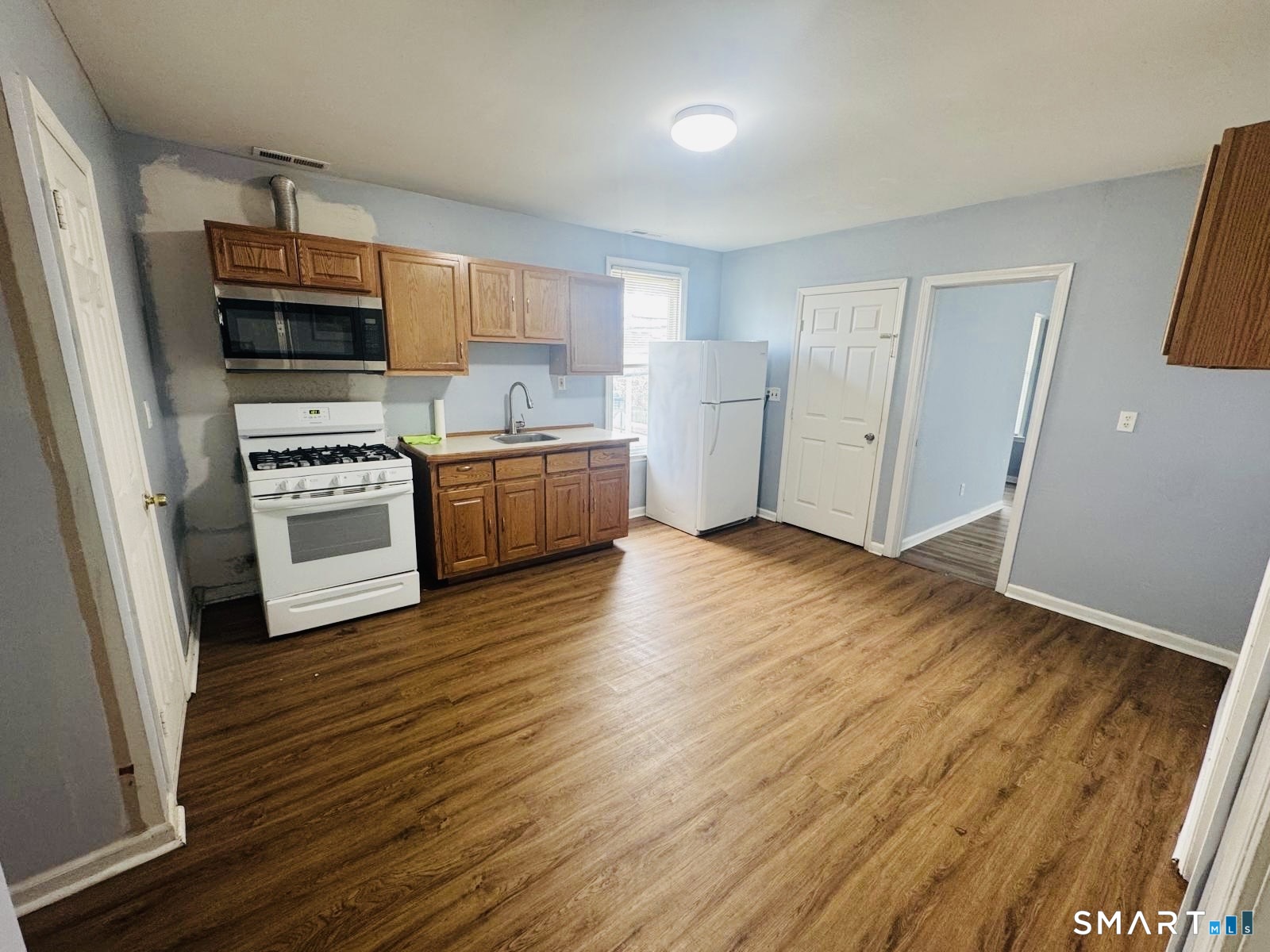 227 Newfield Avenue Bridgeport, CT 06607 - Photo 9 of 15 Second floor eat-in-kitchen