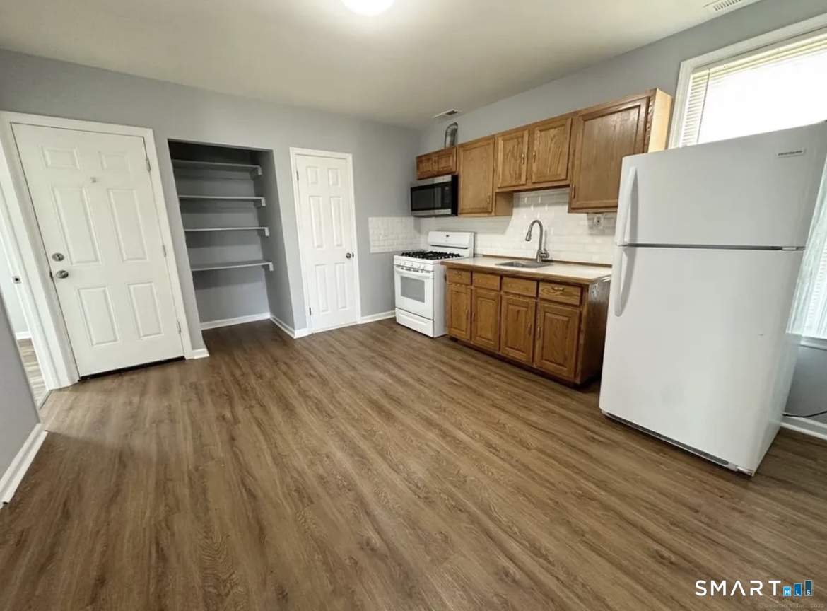 227 Newfield Avenue Bridgeport, CT 06607 - Photo 9 of 16 Second floor eat-in-kitchen