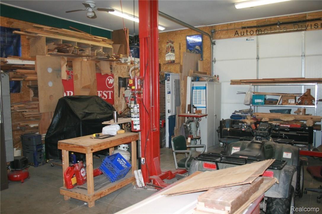 9663 Peer Road South Lyon, MI 48178 - Photo 10 of 18 6a barm.jpg