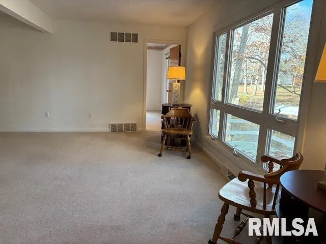 $264,500 | 15296 Magnolia, Girard, IL 62640