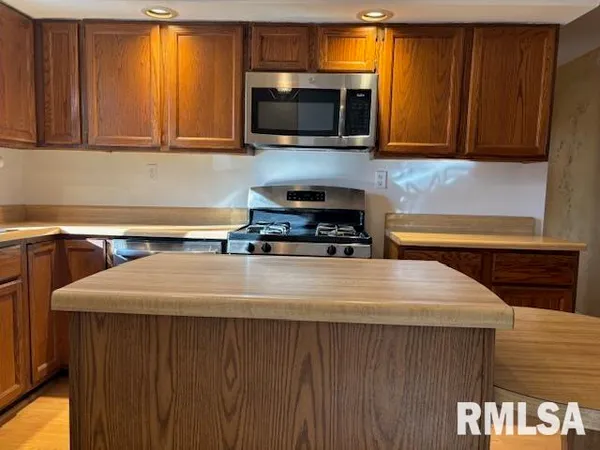 $248,900 | 15296 Magnolia, Girard, IL 62640