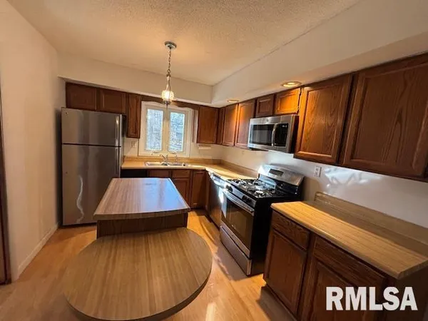 $248,900 | 15296 Magnolia, Girard, IL 62640