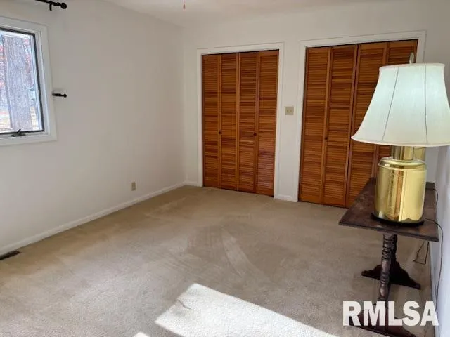 $264,500 | 15296 Magnolia, Girard, IL 62640