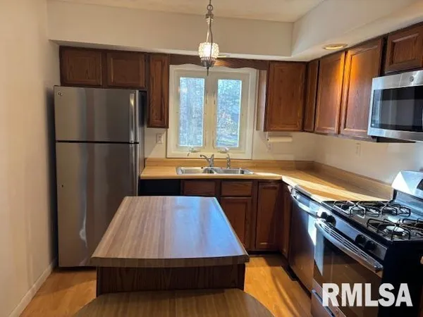 $248,900 | 15296 Magnolia, Girard, IL 62640