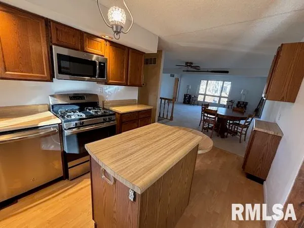 $248,900 | 15296 Magnolia, Girard, IL 62640