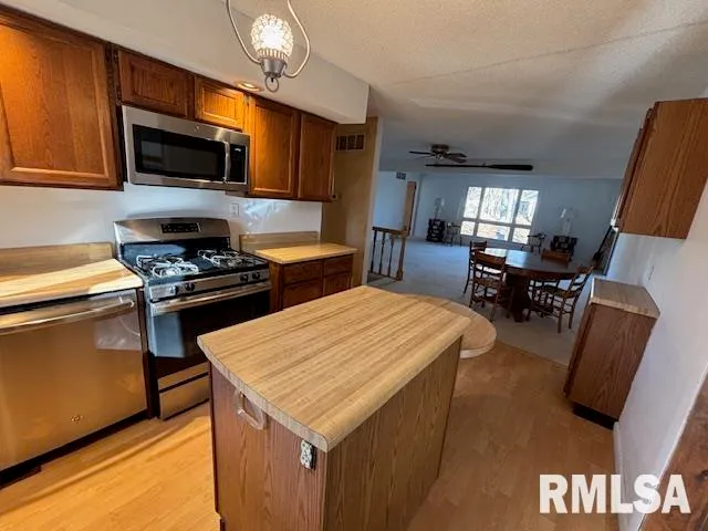 $259,900 | 15296 Magnolia, Girard, IL 62640