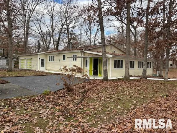 $248,900 | 15296 Magnolia, Girard, IL 62640