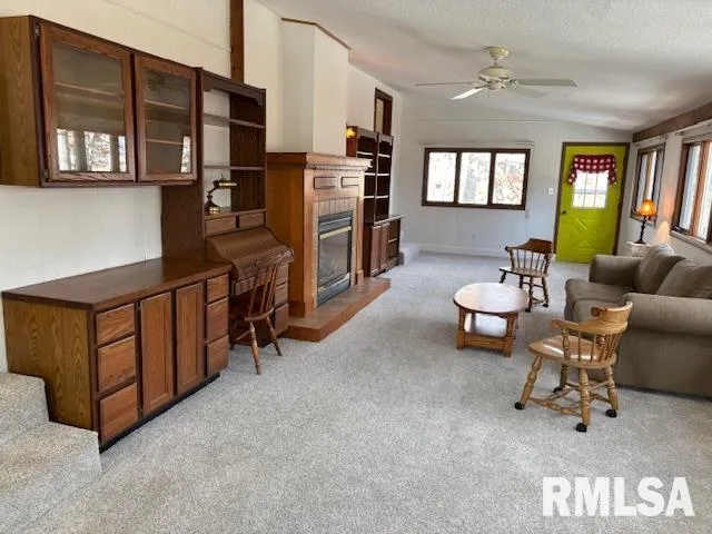 $264,500 | 15296 Magnolia, Girard, IL 62640