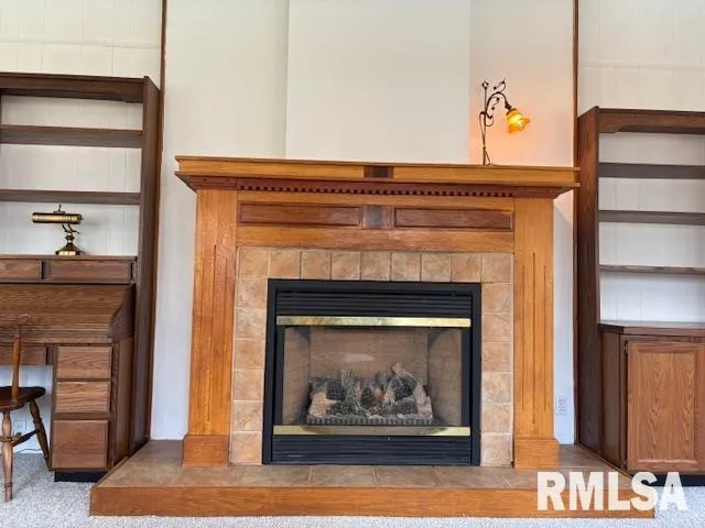 $264,500 | 15296 Magnolia, Girard, IL 62640