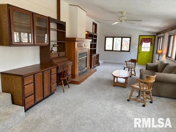 $248,900 | 15296 Magnolia, Girard, IL 62640