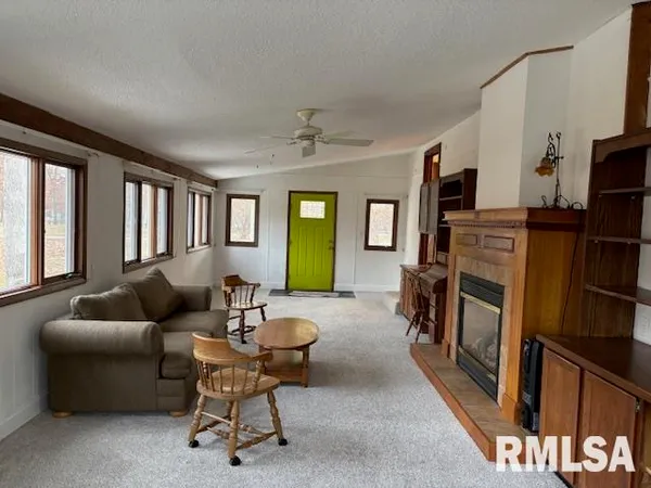 $248,900 | 15296 Magnolia, Girard, IL 62640