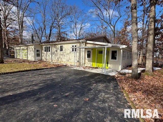 $264,500 | 15296 Magnolia, Girard, IL 62640