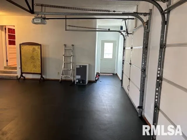 $264,500 | 15296 Magnolia, Girard, IL 62640