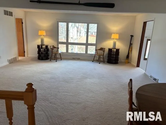 $264,500 | 15296 Magnolia, Girard, IL 62640