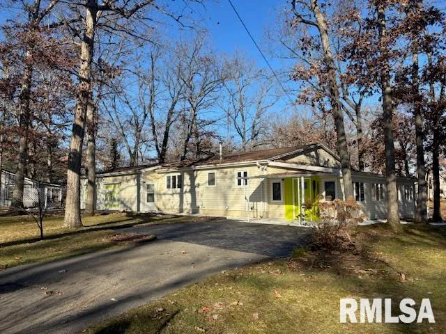 $264,500 | 15296 Magnolia, Girard, IL 62640