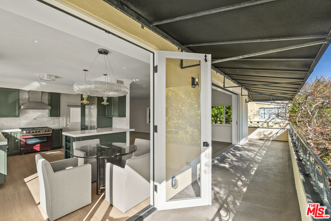 1326 Londonderry View Drive, Unit 4 Los Angeles, CA 90069 - Photo 13 of 29 a view of kitchen with furniture and refrigerator
