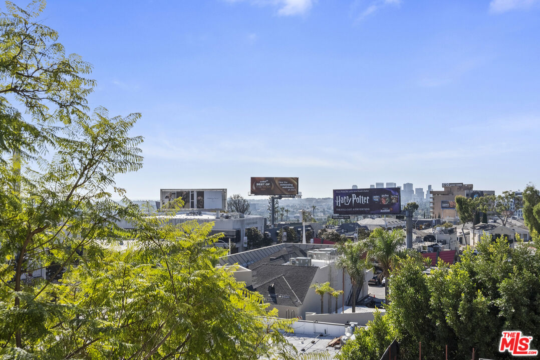 1326 Londonderry View Drive, Unit 4 Los Angeles, CA 90069 - Photo 16 of 29 a view of a city