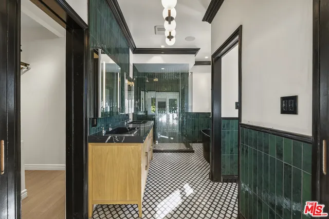 $8,000 | 1326 Londonderry View Drive, Unit 4, Los Angeles, CA 90069