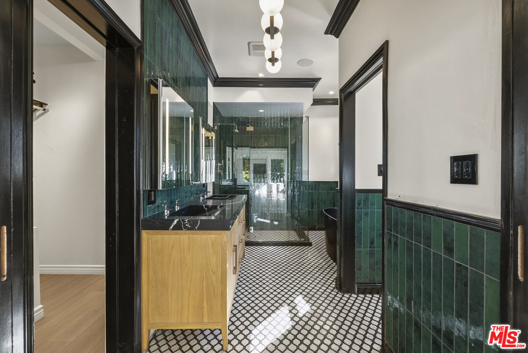 1326 Londonderry View Drive, Unit 4 Los Angeles, CA 90069 - Photo 19 of 29 a bathroom with a sink a mirror and shower