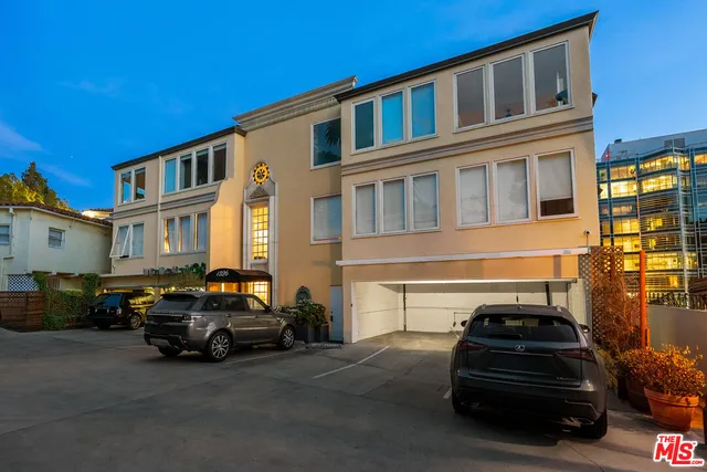 $8,000 | 1326 Londonderry View Drive, Unit 4, Los Angeles, CA 90069