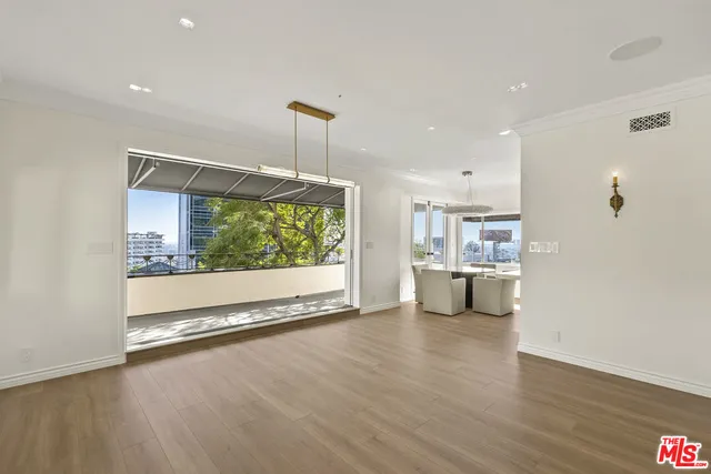 $8,000 | 1326 Londonderry View Drive, Unit 4, Los Angeles, CA 90069