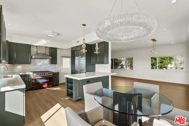 $8,000 | 1326 Londonderry View Drive, Unit 4, Los Angeles, CA 90069