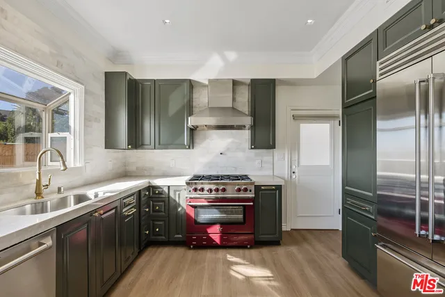 $8,000 | 1326 Londonderry View Drive, Unit 4, Los Angeles, CA 90069