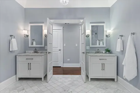 $1,300,000 | 4320 North Whipple Street, Chicago, IL 60618
