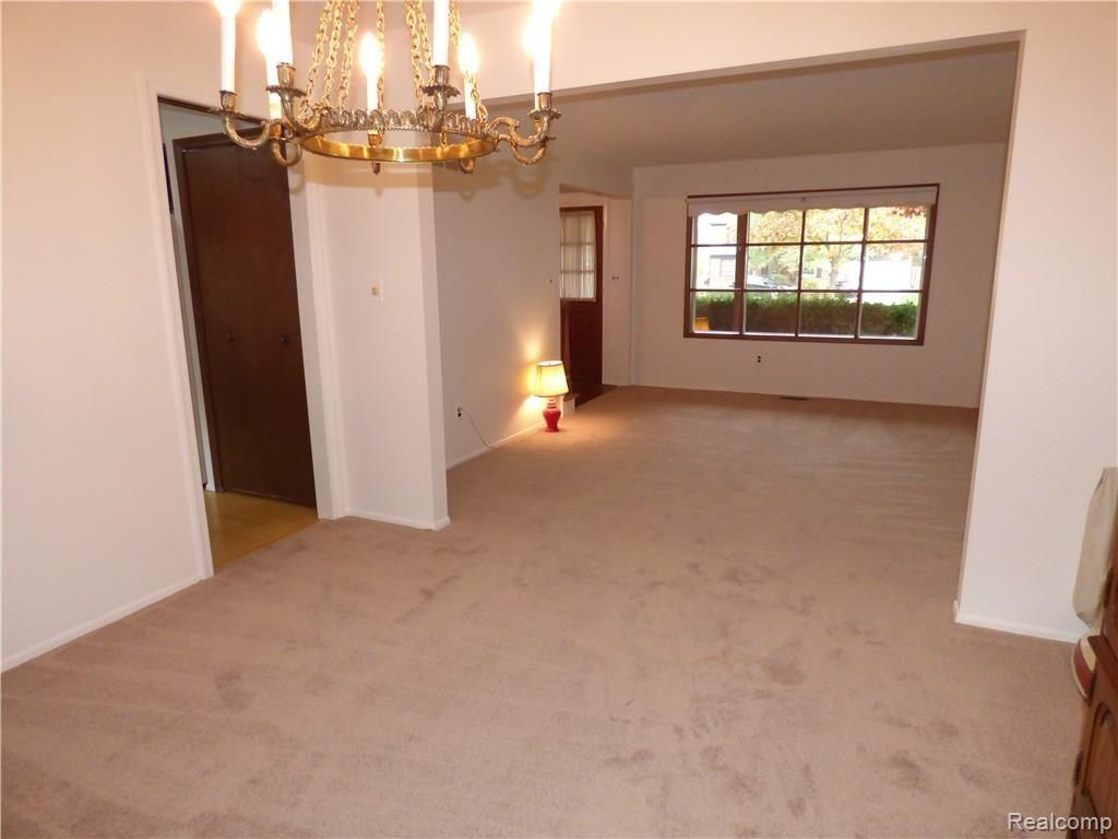 29809 North Rutherland Street Southfield, MI 48076 - Photo 18 of 26 P1010174.JPG