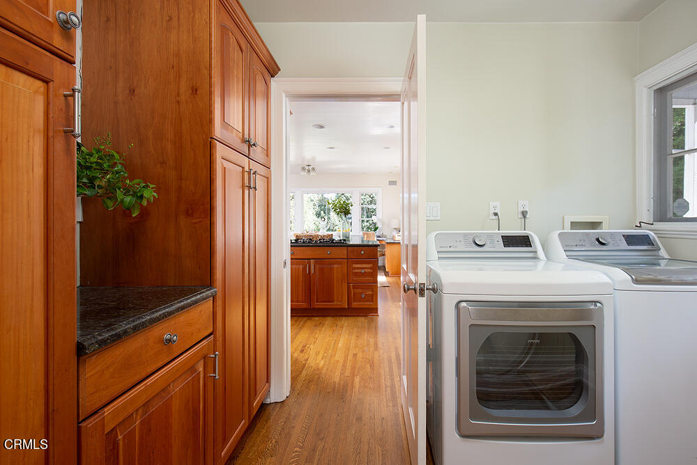 141 Sierra View Road Pasadena, CA 91105 - Photo 16 of 38 a kitchen with a stove and a refrigerator
