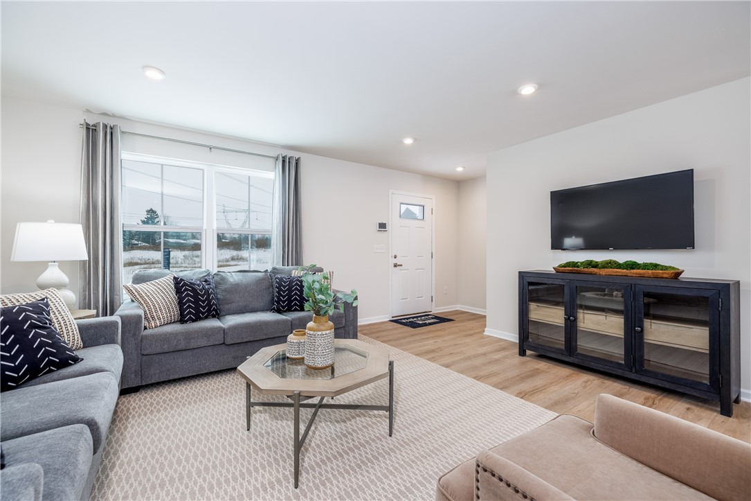 257 Nevins Road Henrietta, NY 14467 - Photo 7 of 39 Living room