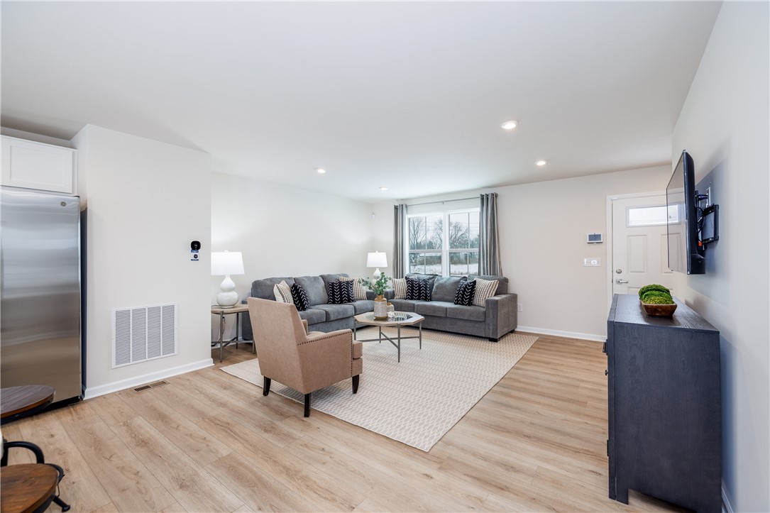 257 Nevins Road Henrietta, NY 14467 - Photo 8 of 39 Living room