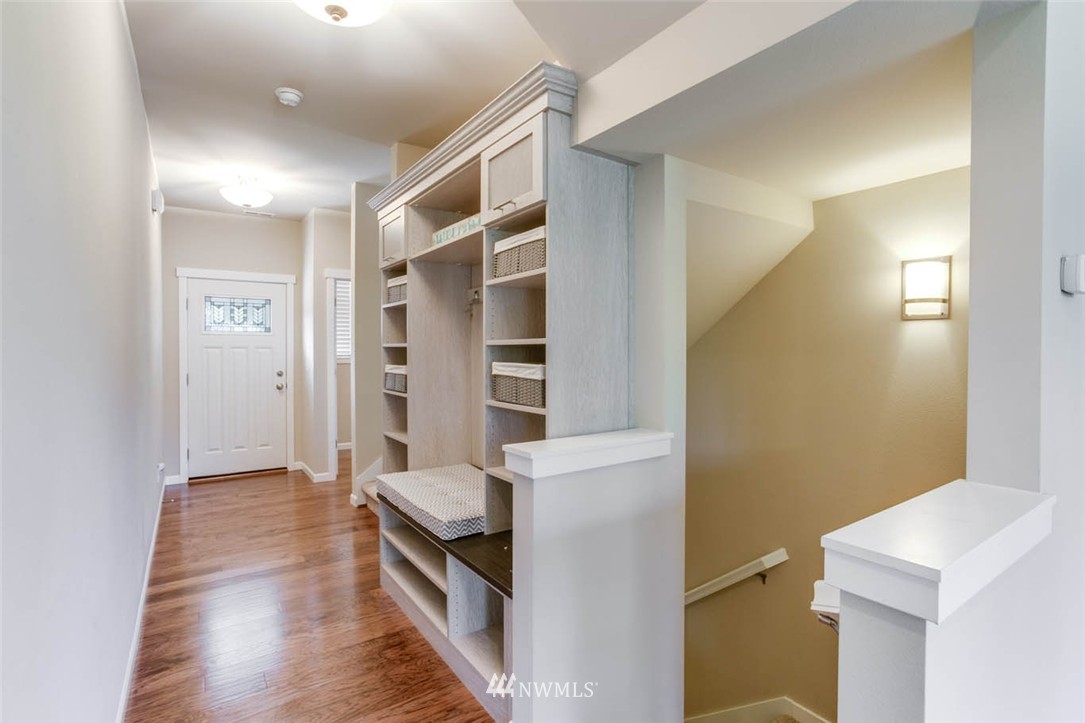 1517 Pierce Avenue Northeast Renton, WA 98056 - Photo 2 of 20 Gallery Image 2