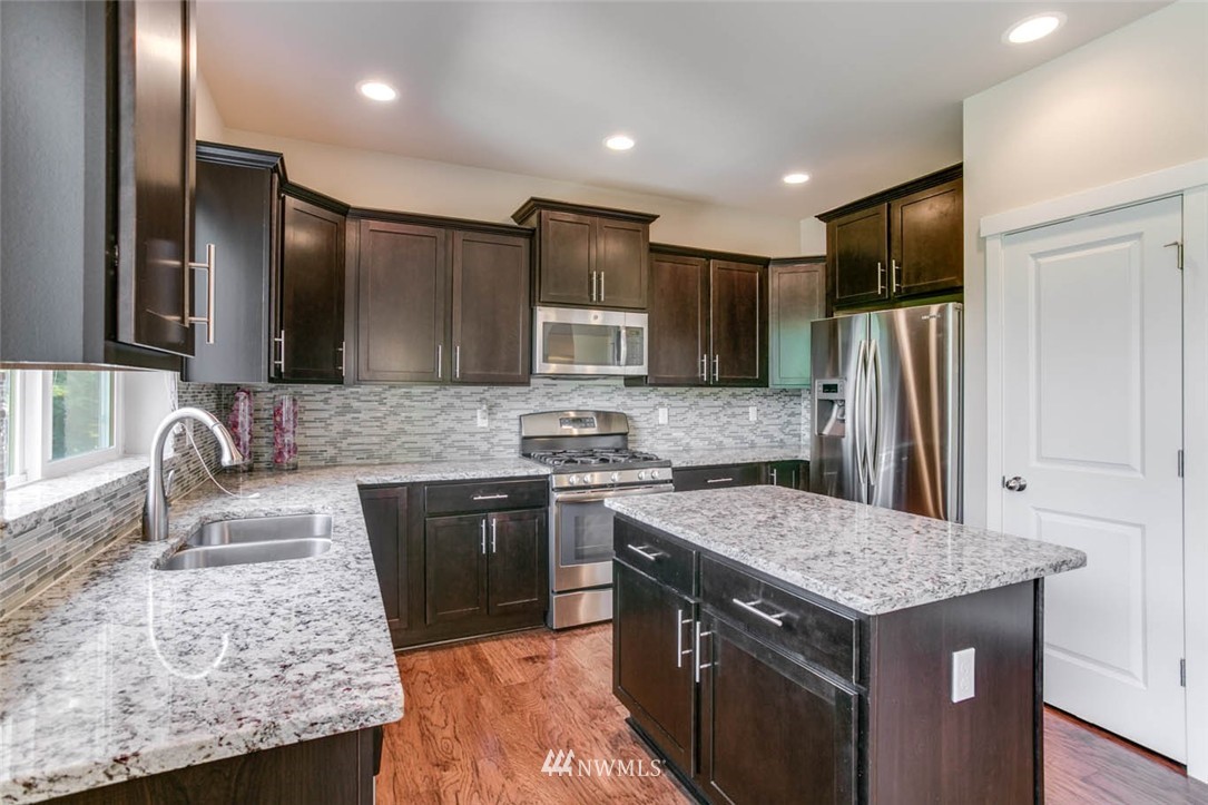 1517 Pierce Avenue Northeast Renton, WA 98056 - Photo 3 of 20 Gallery Image 3