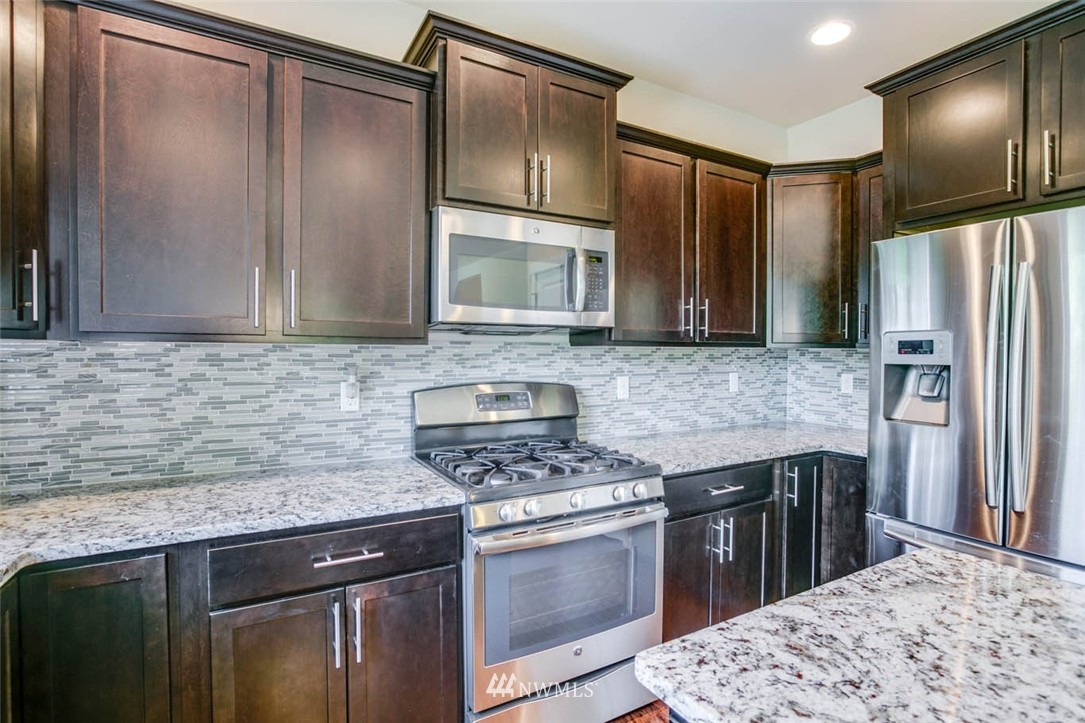 1517 Pierce Avenue Northeast Renton, WA 98056 - Photo 4 of 20 Gallery Image 4