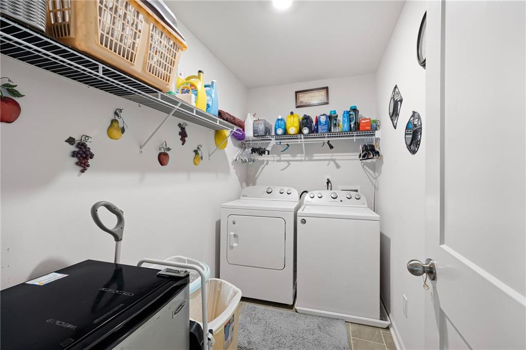 406 Splash Pointe Temple, GA 30179 - Photo 26 of 33 a utility room with dryer and washer