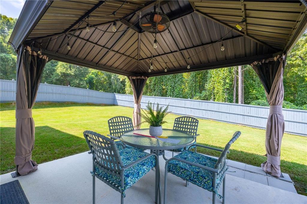 406 Splash Pointe Temple, GA 30179 - Photo 31 of 33 a view of patio with table and chairs under an umbrella