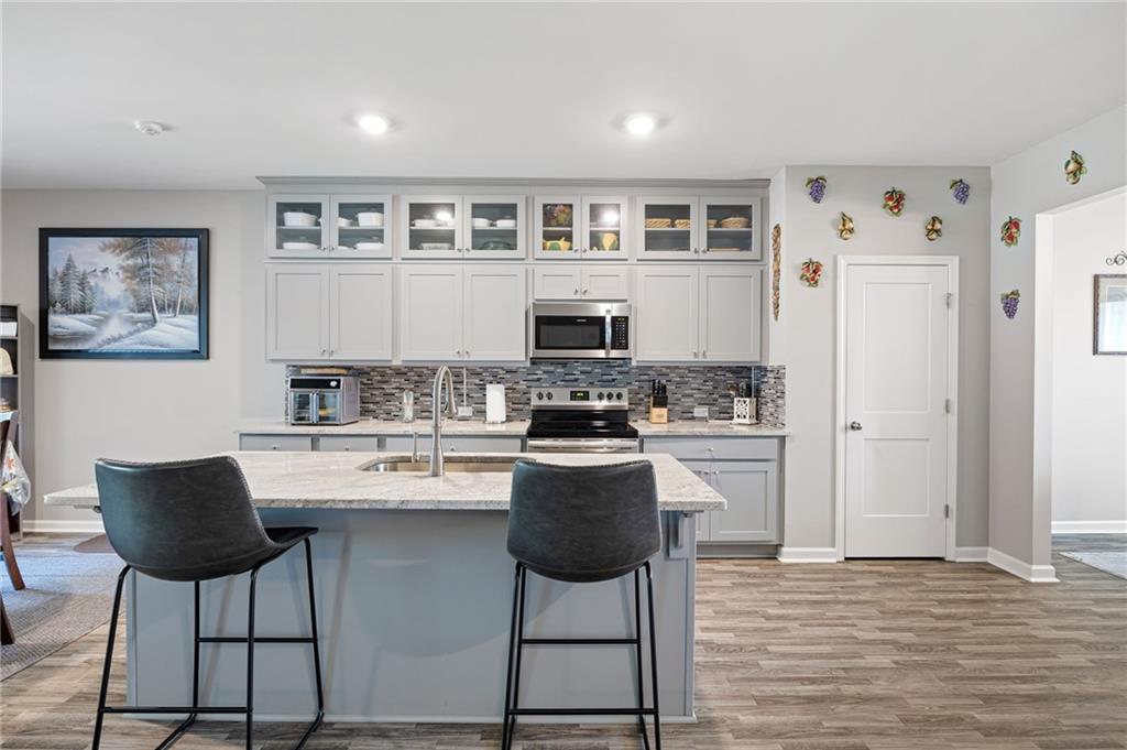 406 Splash Pointe Temple, GA 30179 - Photo 10 of 33 a kitchen with stainless steel appliances granite countertop a stove and a refrigerator