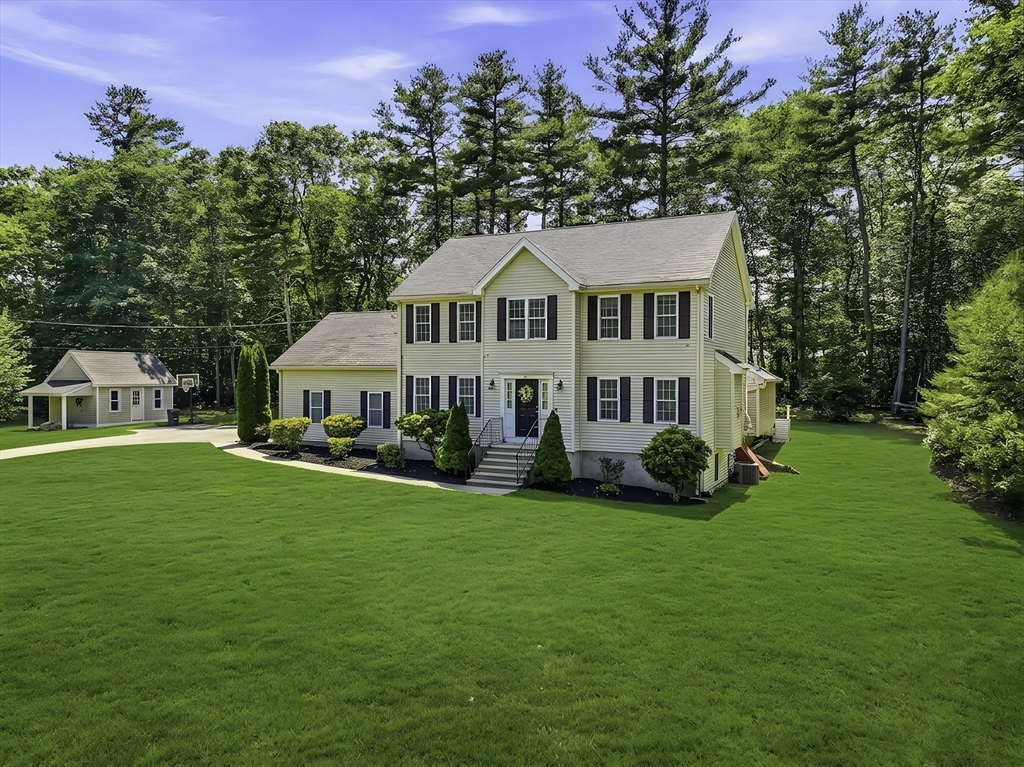 88 Northbridge Street Mendon, MA 01756 - Photo 3 of 41