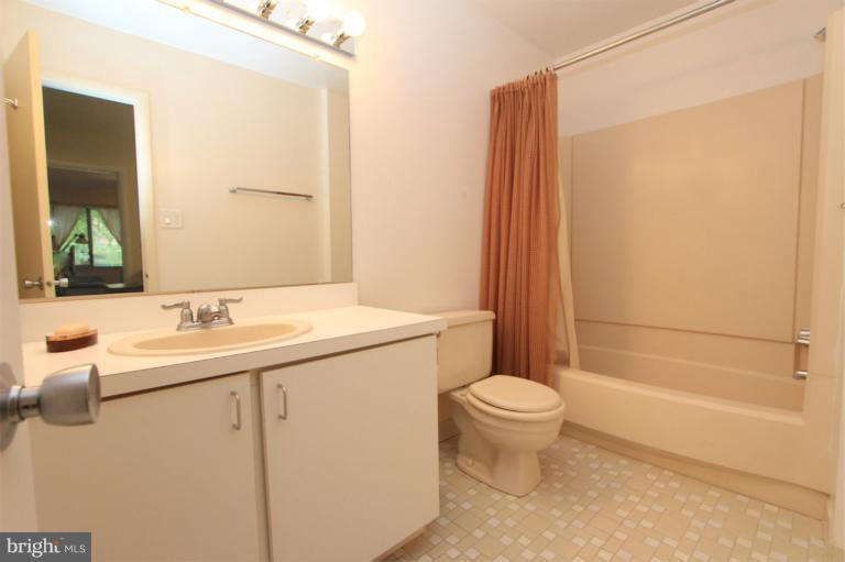 1894 Winterport Cluster Reston, VA 20191 - Photo 3 of 30 Bath