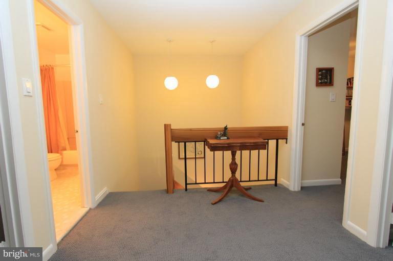 1894 Winterport Cluster Reston, VA 20191 - Photo 29 of 30 Upper Hallway