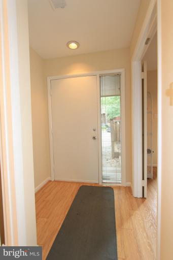 1894 Winterport Cluster Reston, VA 20191 - Photo 4 of 30 Foyer