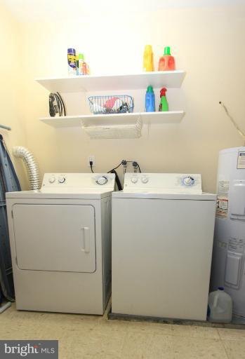 1894 Winterport Cluster Reston, VA 20191 - Photo 9 of 30 Upper Level Laundry