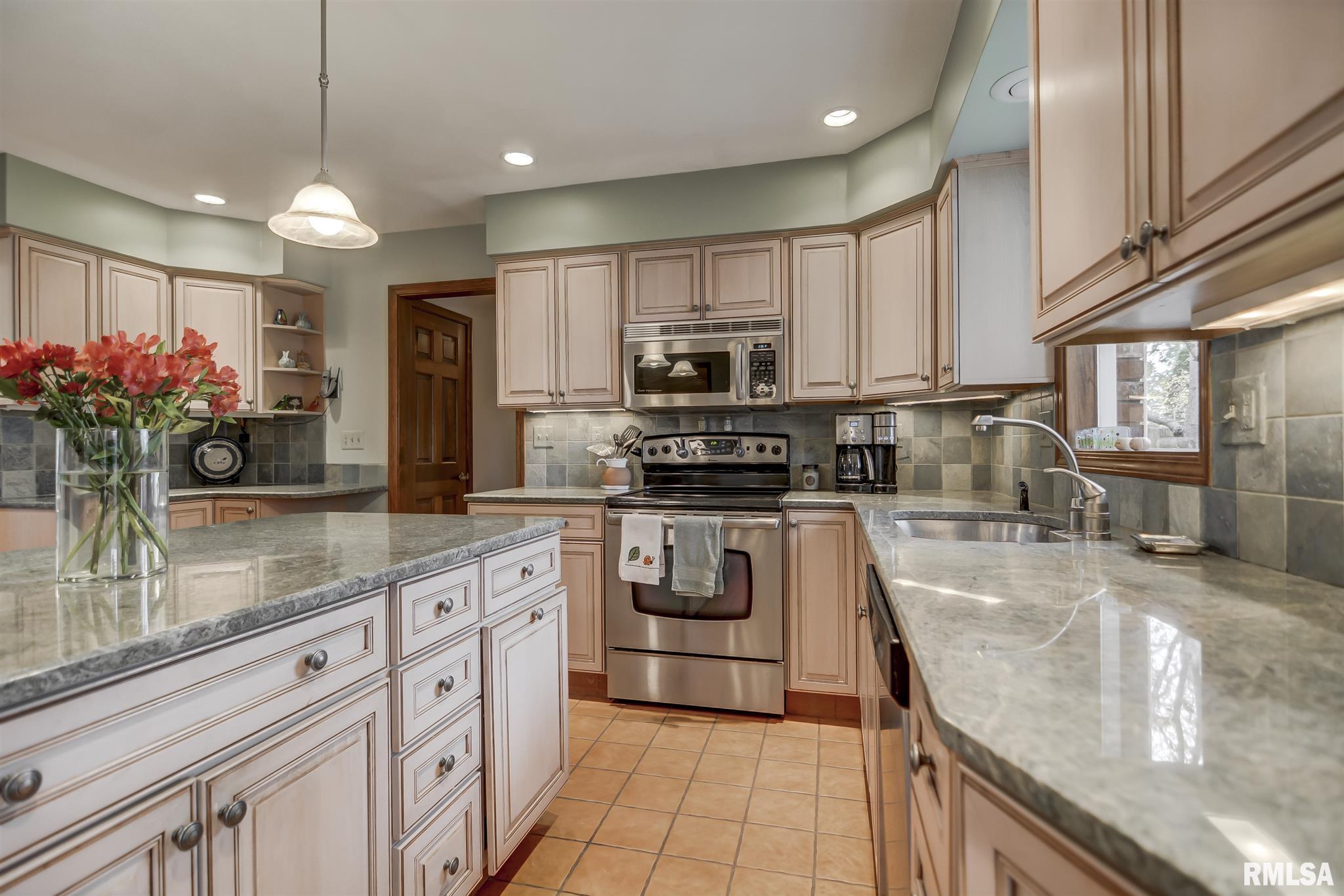 2012 Oak Creek Road Springfield, IL 62704 - Photo 12 of 36