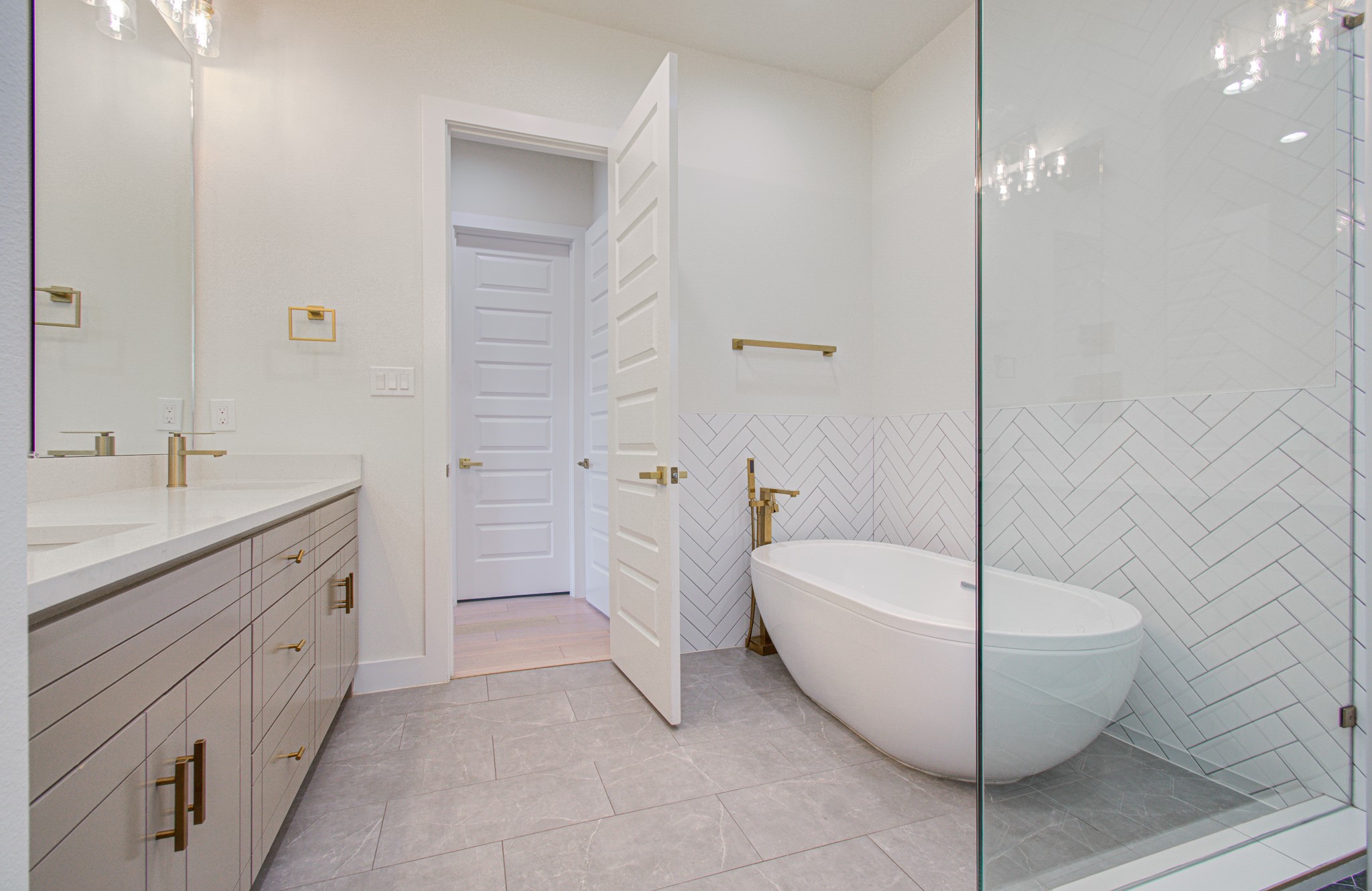 3107 Webster Street, Unit B Houston, TX 77004 - Photo 28 of 39 Master Bathroom