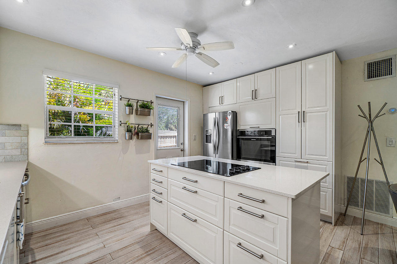 489 Kingsbridge Street Boca Raton, FL 33487 - Photo 11 of 25 011-489KingsbridgeSt-BocaRaton-FL-small