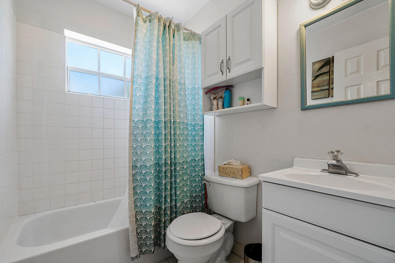 489 Kingsbridge Street Boca Raton, FL 33487 - Photo 15 of 25 016-489KingsbridgeSt-BocaRaton-FL-small