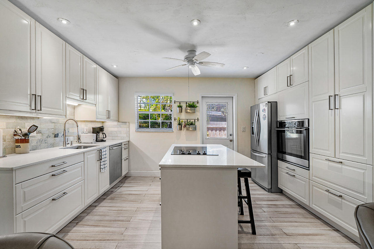 489 Kingsbridge Street Boca Raton, FL 33487 - Photo 10 of 25 010-489KingsbridgeSt-BocaRaton-FL-small