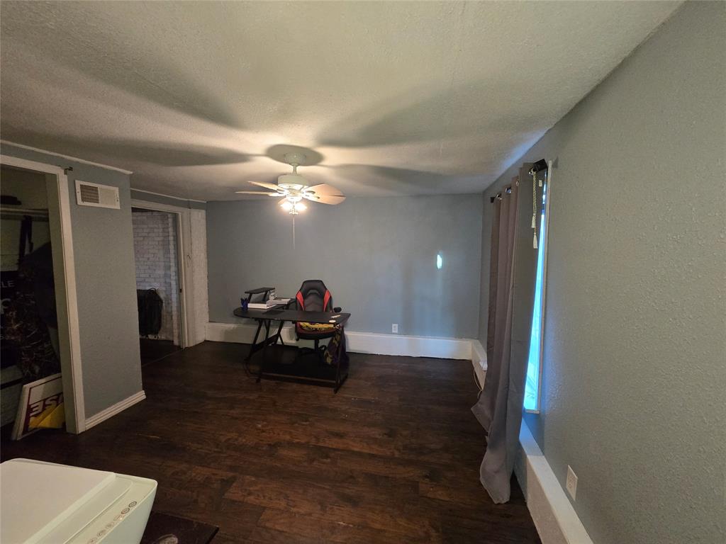 201 Robin Way Mount Vernon, TX 75457 - Photo 27 of 28 a view of a livingroom with furniture